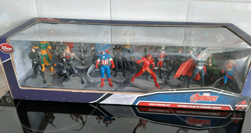 disney marvel avengers mega figurine set